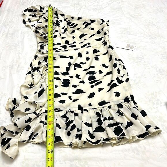 Never fully dressed animal print satin. New size M - Picture 11 of 12